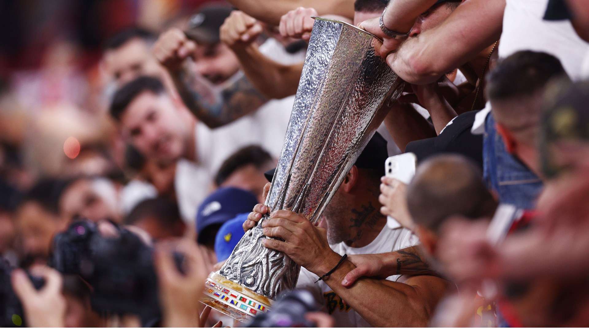 菲尔米诺快速反击巴西锋线，世界杯直播与战术解析